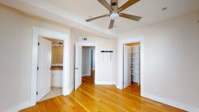 Building Photo - Updated and Spacious Coronado Townhome Ava...