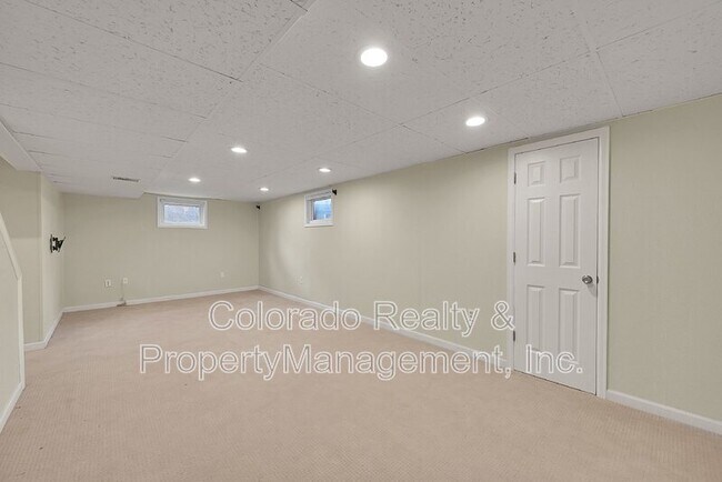 Building Photo - 2430 S Eagle Way