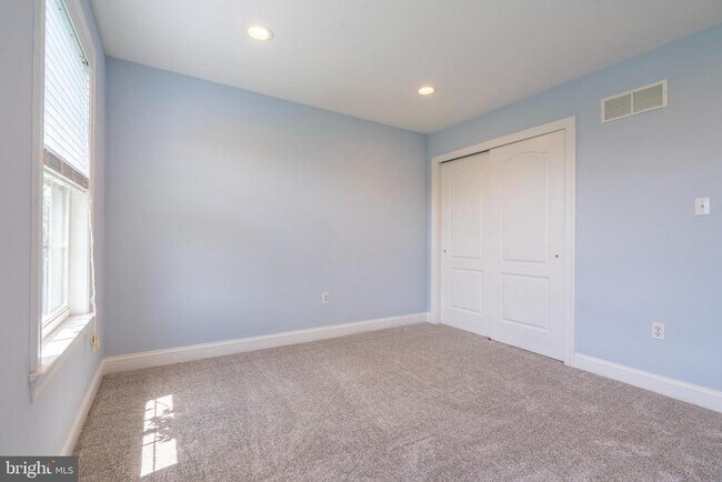 Building Photo - 576 Championship Dr
