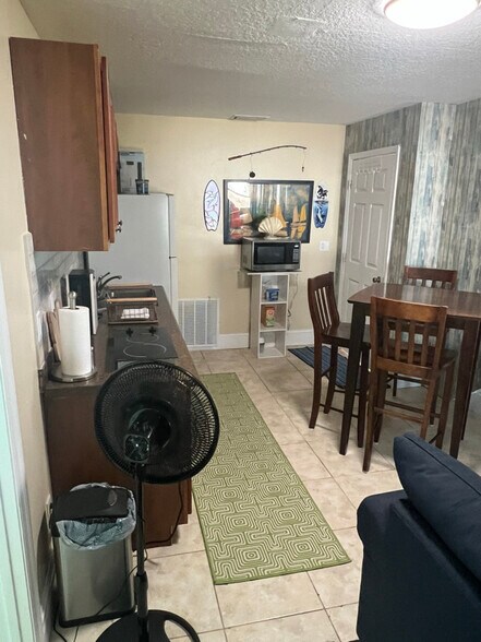 Building Photo - 818 N Central Ave