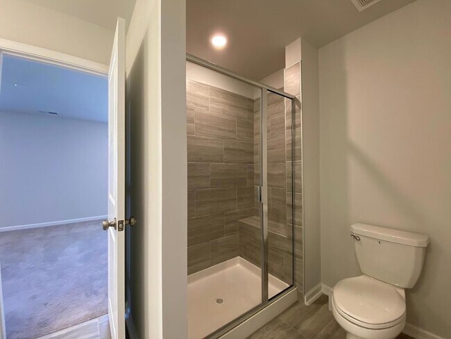 Building Photo - 702 Gimari Dr