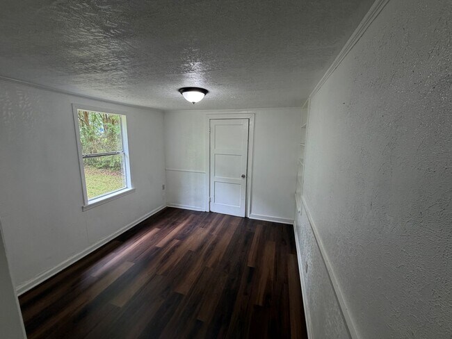 Building Photo - Remodeled 3 Bedroom Home with bonus room!