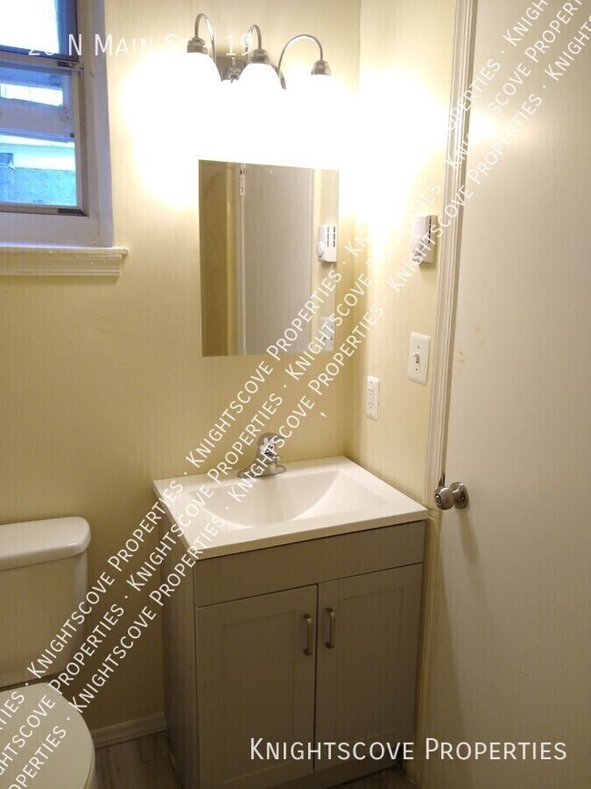 Building Photo - 20 N Main St