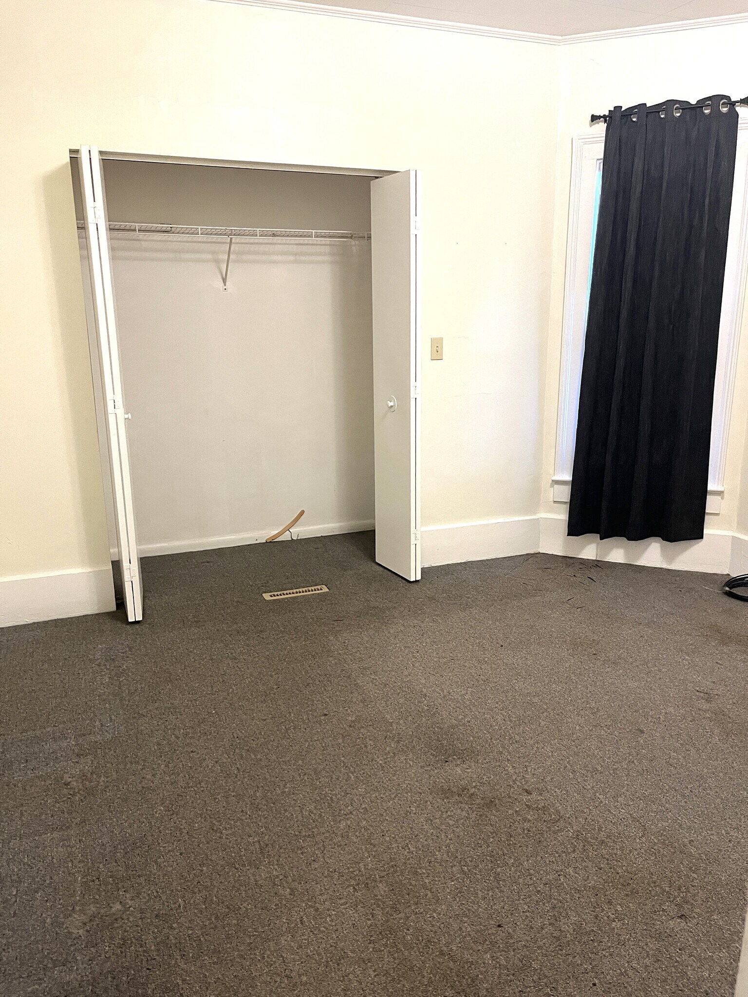 Building Photo - 225 1/2 W 18th St