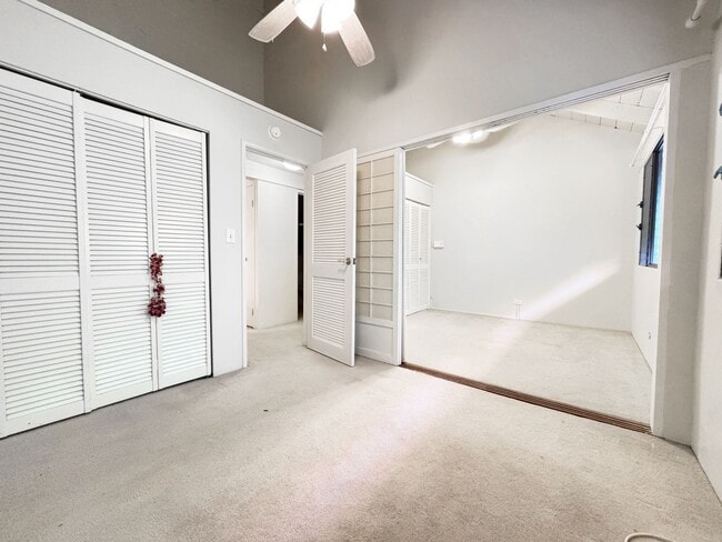 Building Photo - Pet Friendly Hawaii Kai Townhouse with A/C