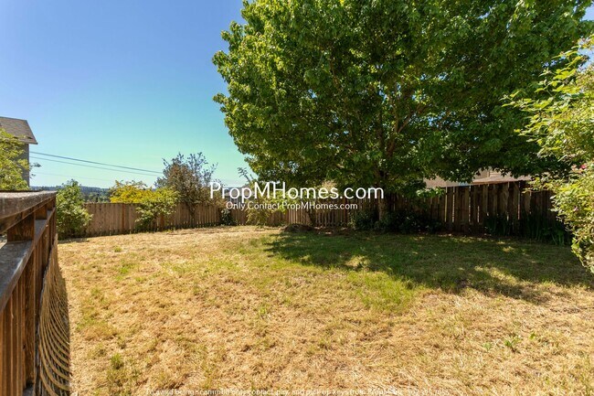 Building Photo - Bull Mountain Three Bedroom Home!