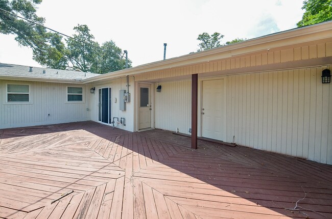Building Photo - 10050 Haddington Dr