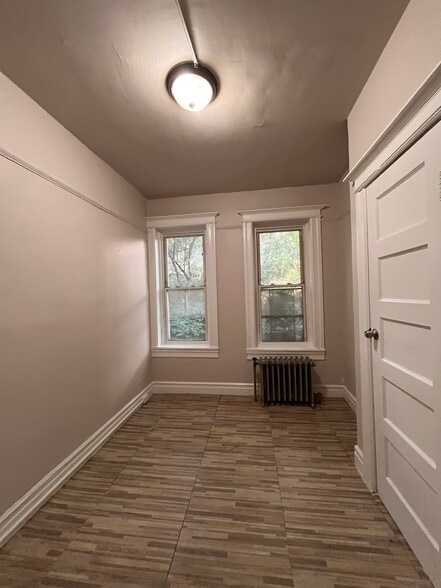 Building Photo - 104 Romaine Ave