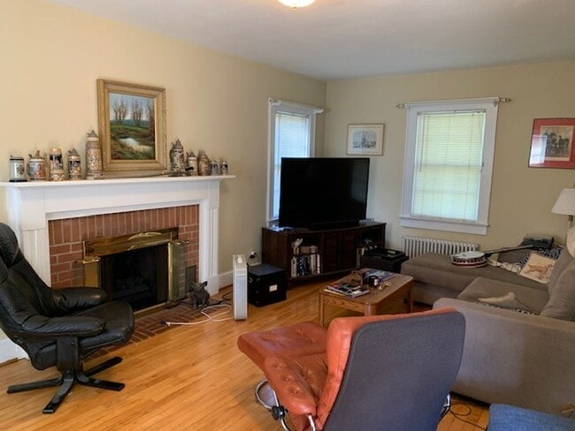 Building Photo - Single Family Located in a Quiet Residential Neighborhood