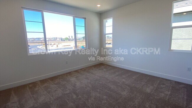 Building Photo - 120 Adriana Dr