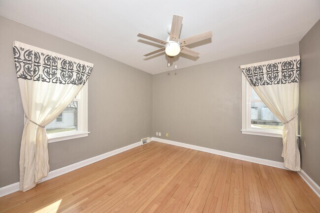 Building Photo - 309 W Washington St