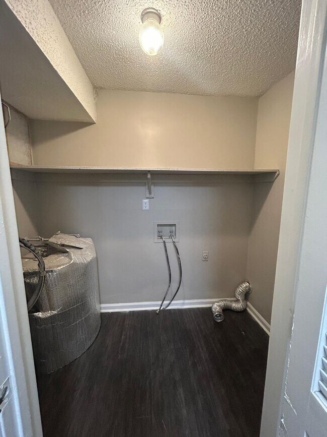 Building Photo - Modern Comfort & Convenience at Westfield Gardens Lexington - 353A