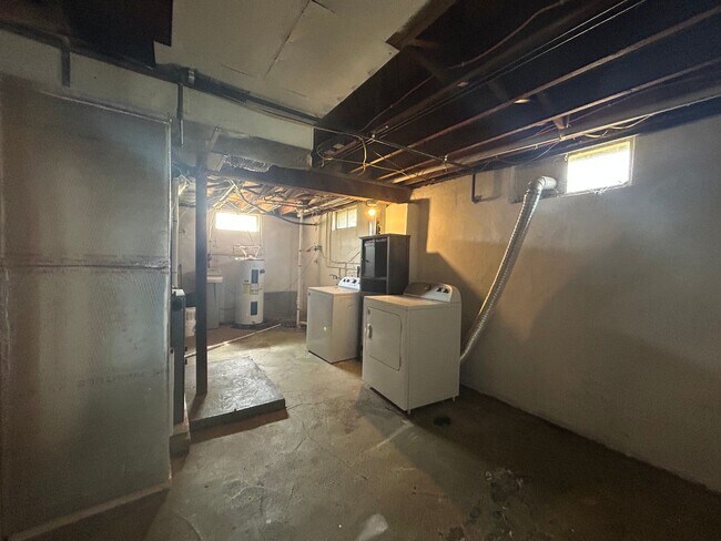 Building Photo - Cambridge City! Updated 3 Bedroom 1 Bathro...
