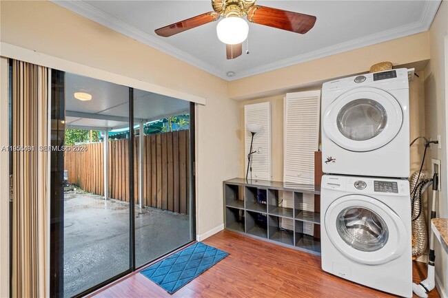 Building Photo - 1927 SW 107th Ave