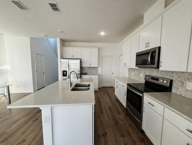 Building Photo - 2345 Treasure Hill St