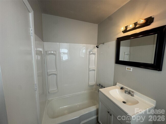 Building Photo - 337 Laurel St