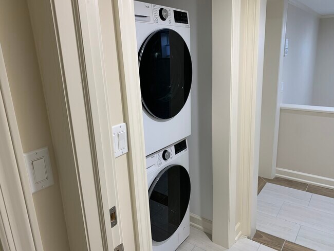 Building Photo - 2703 W Ardmore Ave