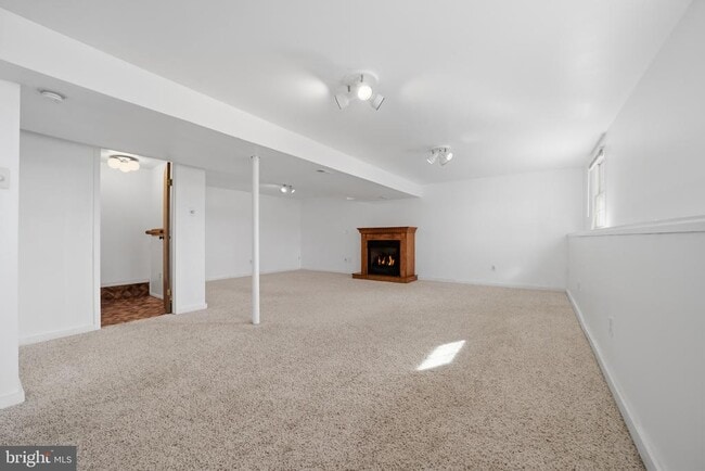 Building Photo - 26 Dover Ln