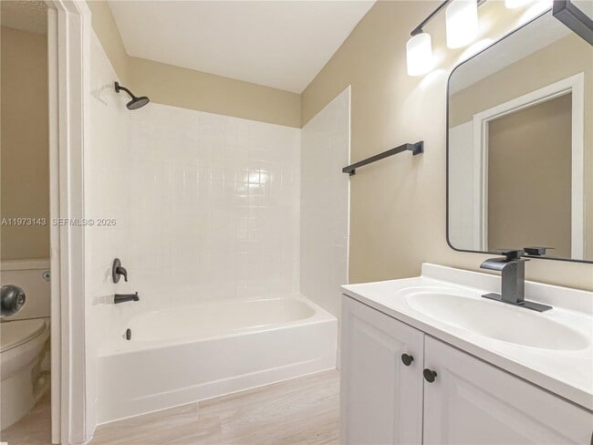 Building Photo - 929 Hamilton Dr