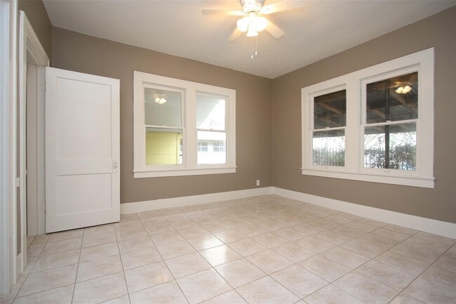 Building Photo - 1127 Walling St