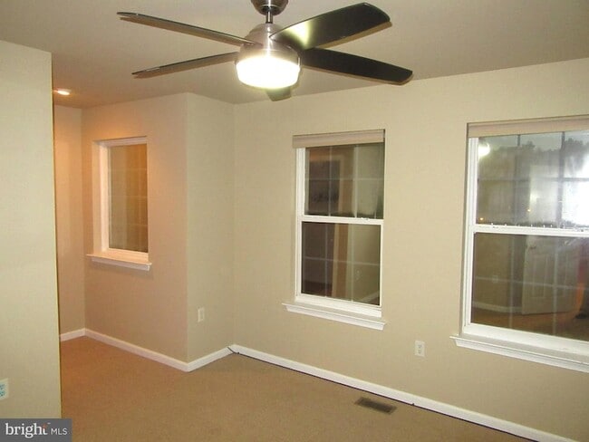 Building Photo - 103 Persimmon Pl