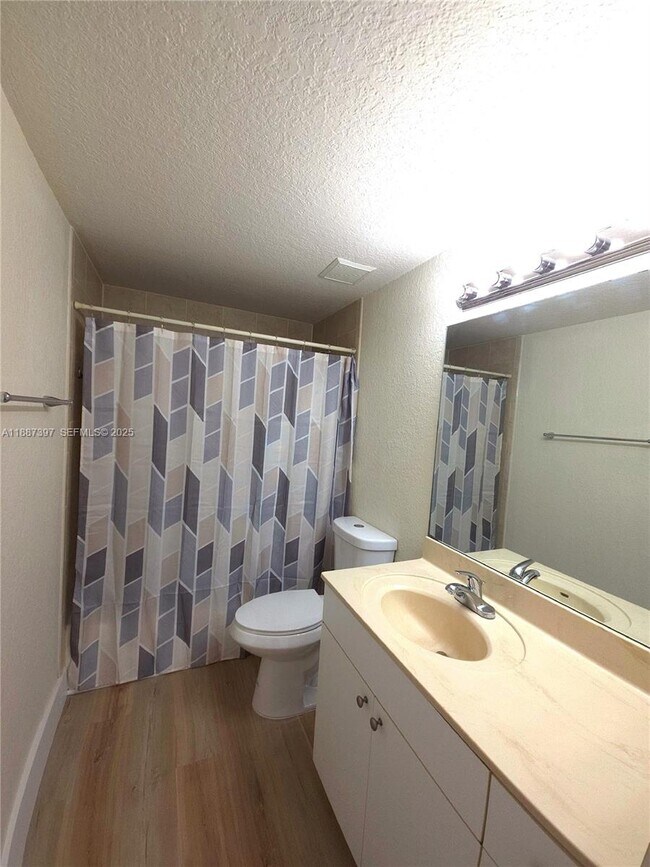 Building Photo - 437 SW 7th St