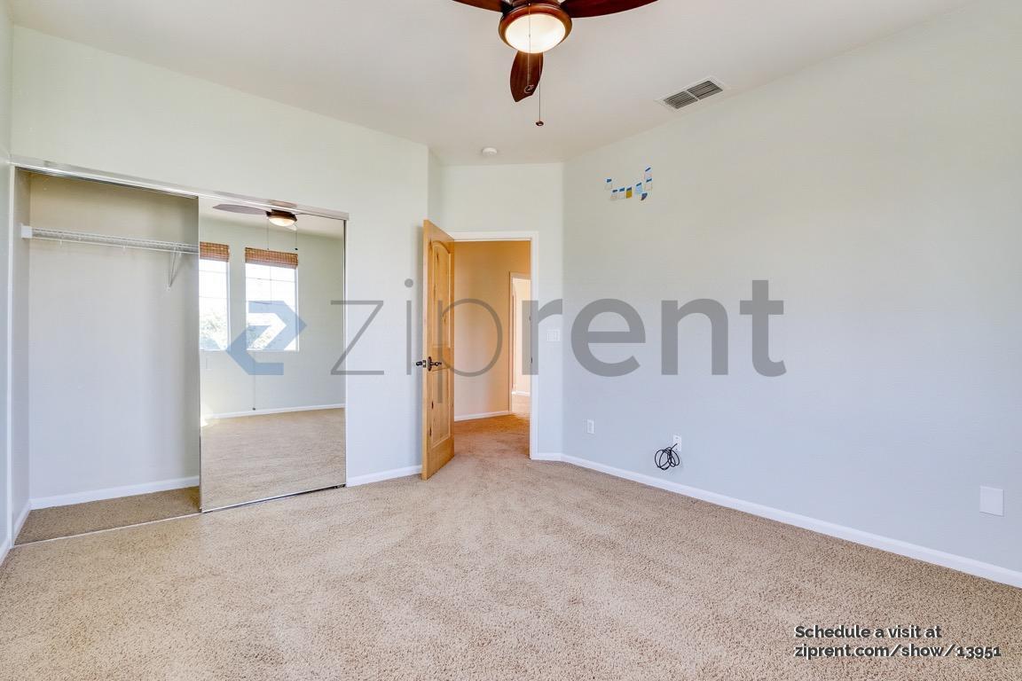 Building Photo - 704 Moore Way