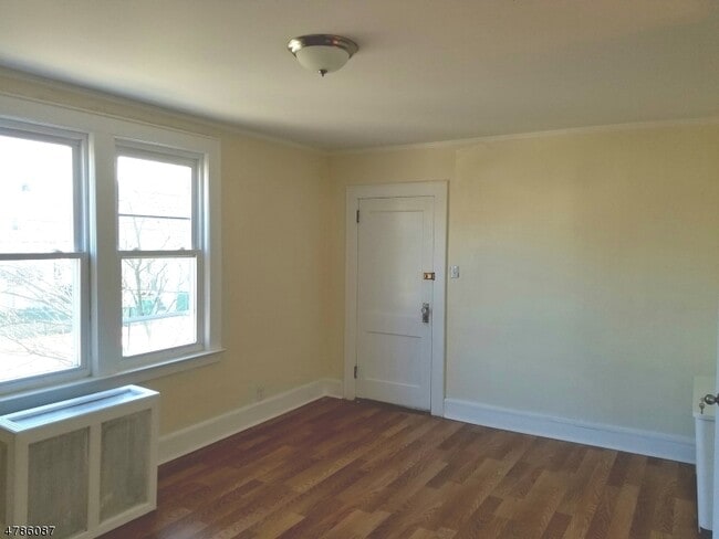 Building Photo - 11 Lewis St