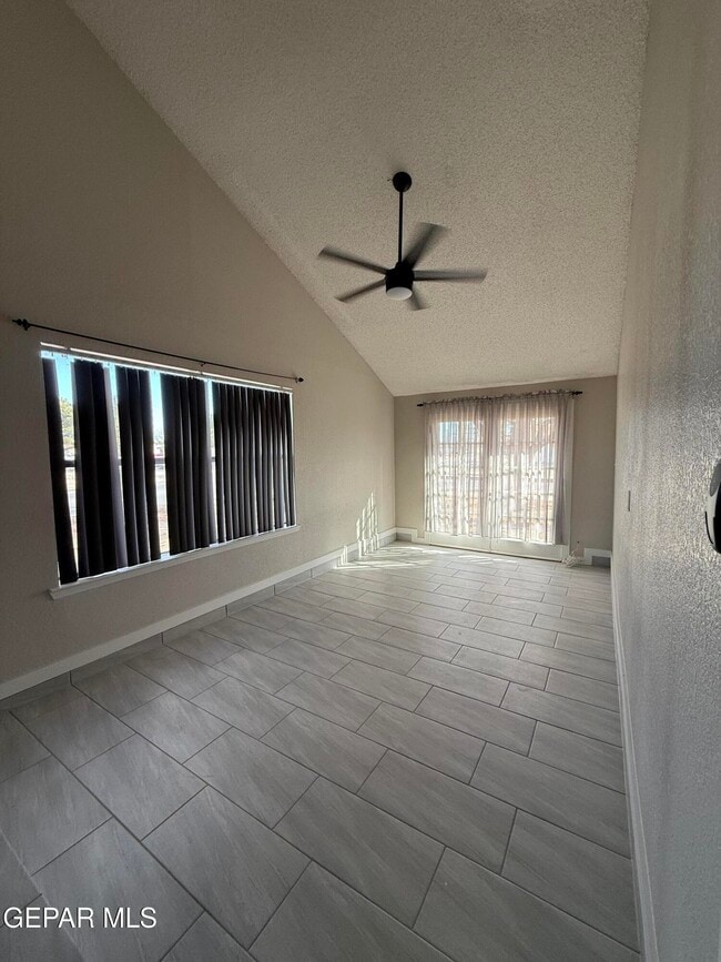 Building Photo - 15327 Woodhill Ct