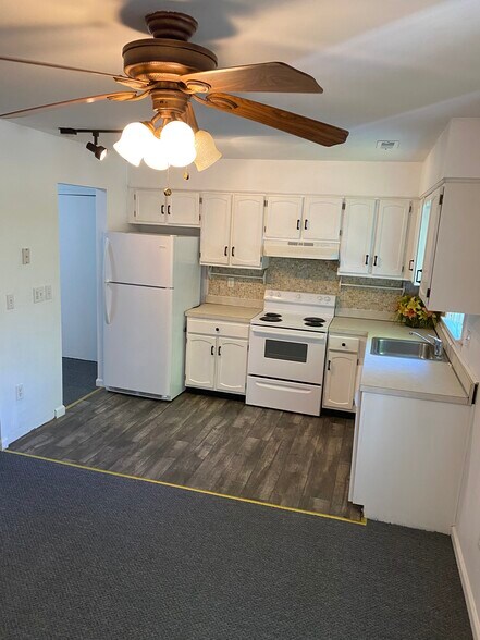 Kitchen - 105 Carriage Path S
