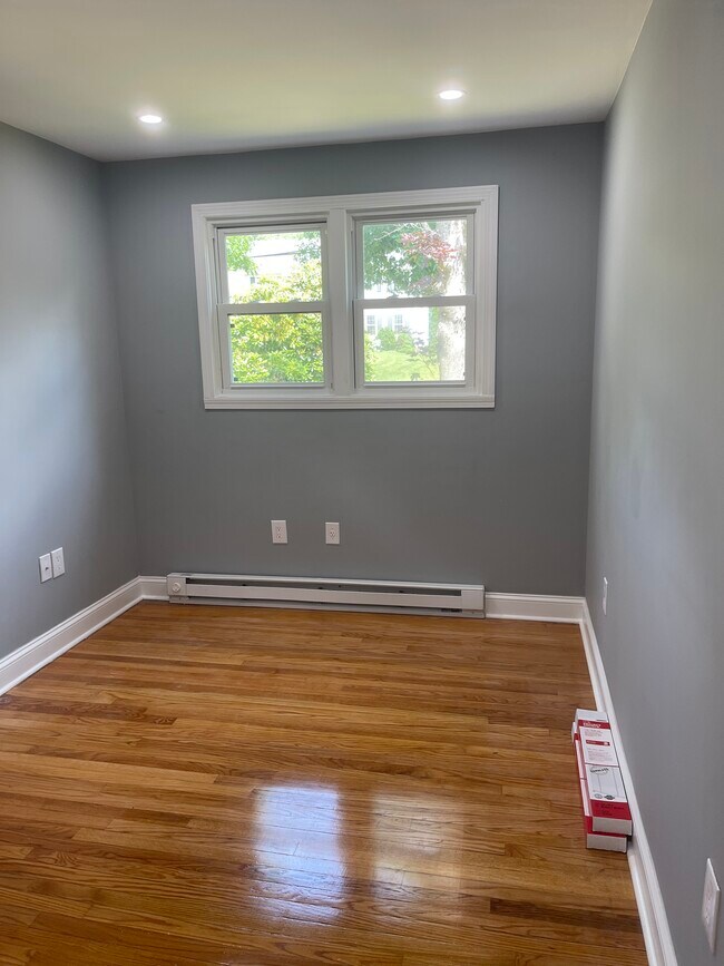 Building Photo - 268 Draper Ave