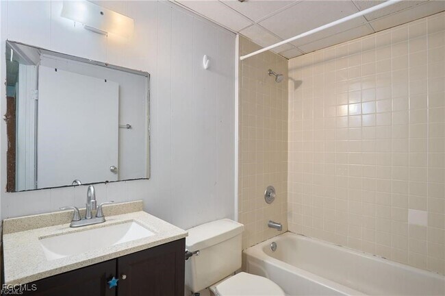 Building Photo - 10461 McGregor Blvd