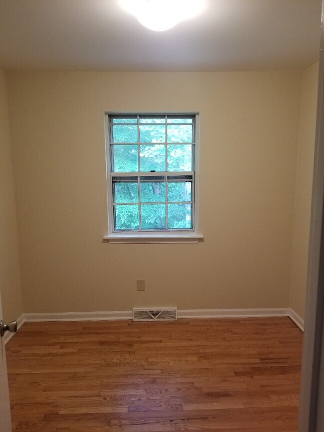 Building Photo - 137 Quince Ln