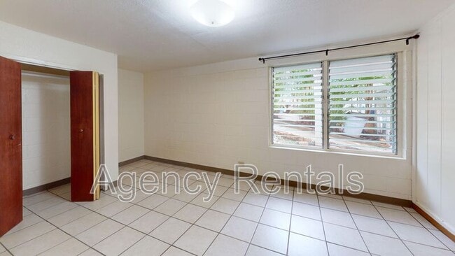 Building Photo - 1145 Ukana St