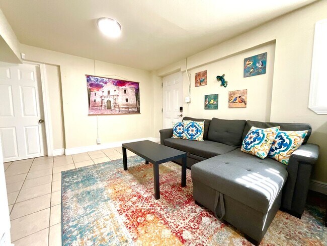 Building Photo - 319 S Olive St