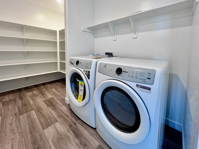 Building Photo - $2,950 Ashlan & Highland - Clovis 4 Bedroom/ Solar Panels/ Tesla Power Wall