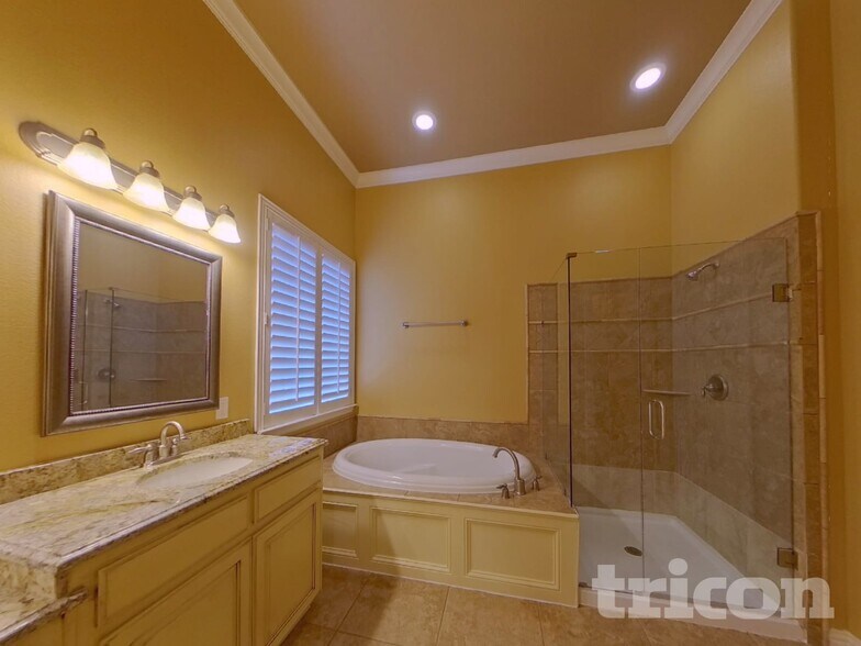 Building Photo - 7729 Glencrest Dr