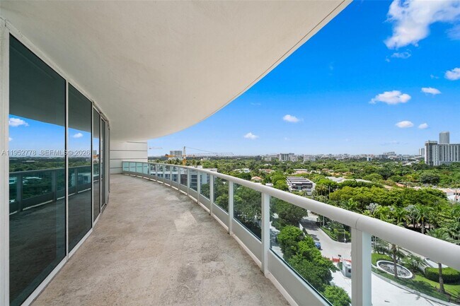 Building Photo - 2127 Brickell Ave