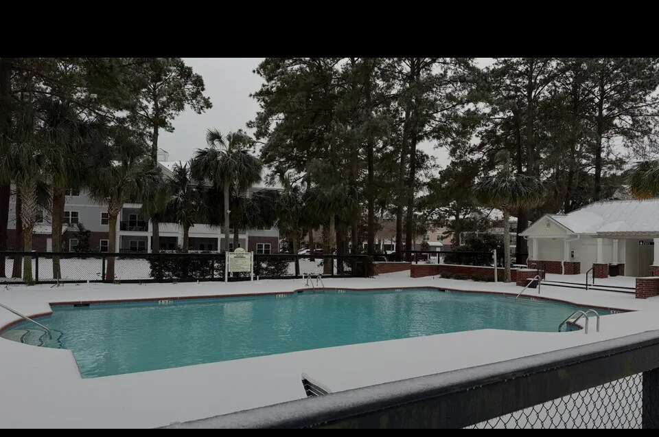 Building Photo - 1025 Riverland Woods Pl