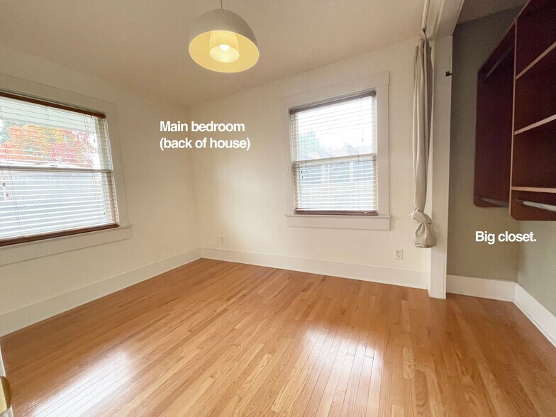 Building Photo - 5124 NE 35th Pl