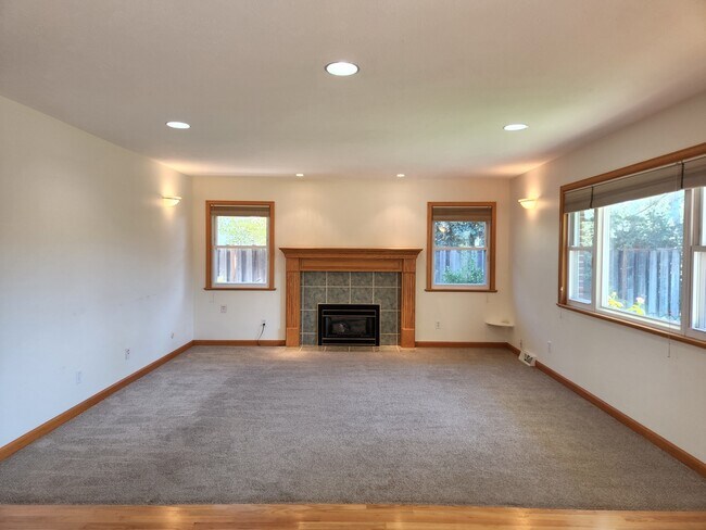 Building Photo - 2410 W 20th Street Rd