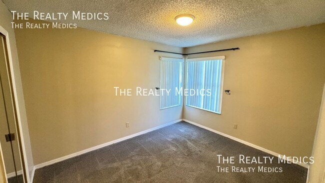 Building Photo - 2727 N Poinciana Blvd