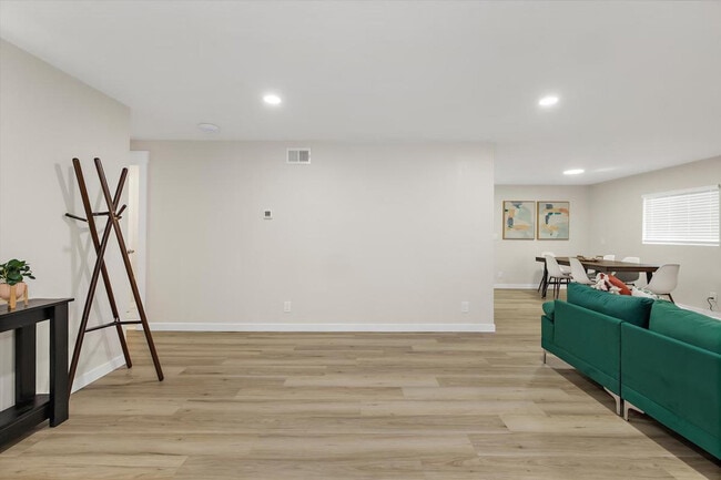 Building Photo - 2410 W Bruneau Pl