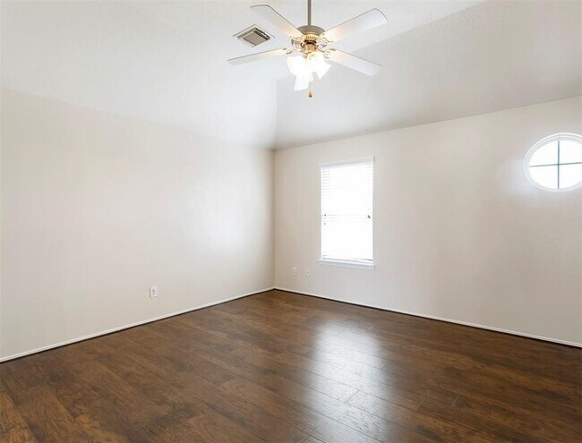 Building Photo - 11015 Shumard Oak Ct