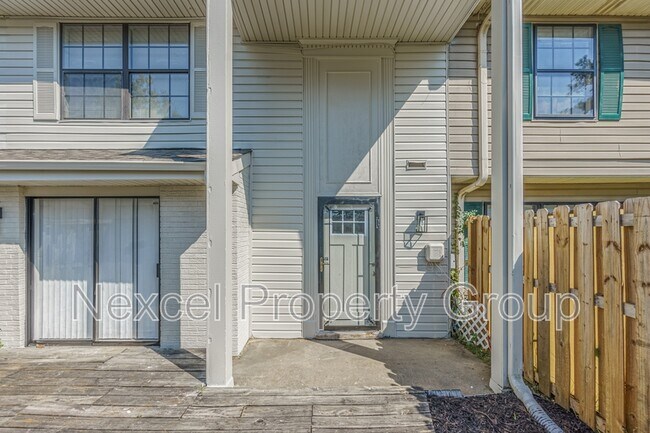 Building Photo - 6730 Racquet Club Dr
