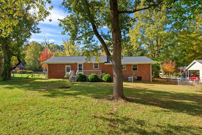 Building Photo - Charming 4 Bedroom, 2 Bath Home in Great Garner Location Available NOW