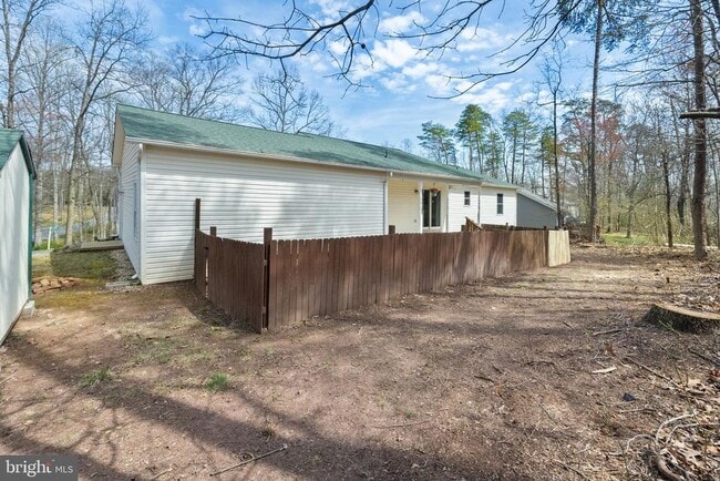 Building Photo - 100 Woodlands Ln