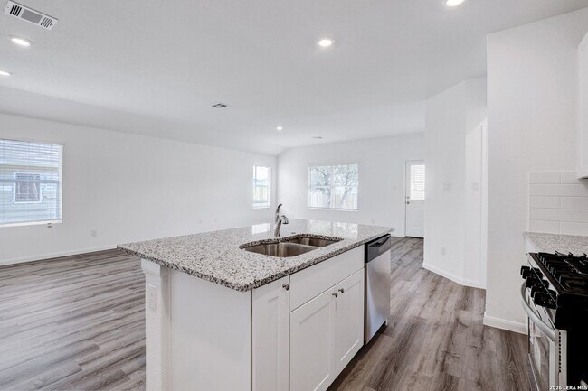 Building Photo - 9947 Pears Ml