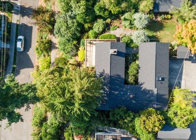 Building Photo - 4Bd/2.75Ba Seattle House