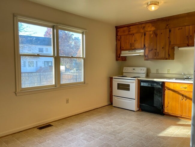 Building Photo - 15928 Sandwave Rd